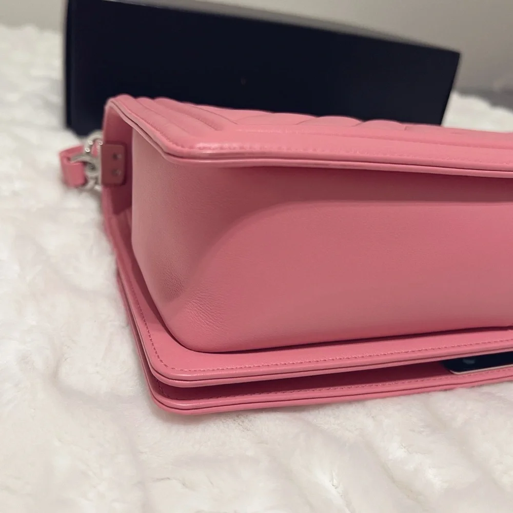 CHANEL PINK CALFSKIN NEW MEDIUM CHEVRON BOY BAG - Picture 7 of 10